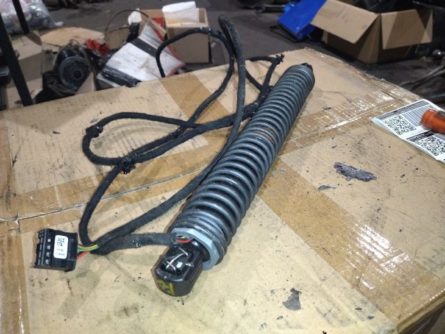 bontott BMW 7 Gázrugós Kitámasztó Teleszkóp Csomagtérajtó Bal