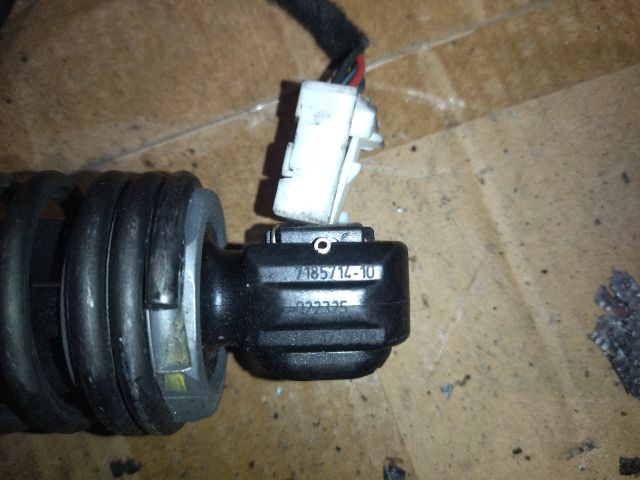 bontott BMW 7 Gázrugós Kitámasztó Teleszkóp Csomagtérajtó Jobb