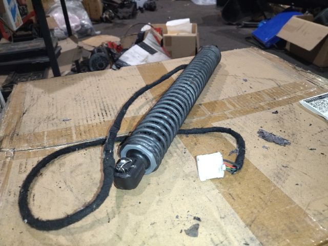 bontott BMW 7 Gázrugós Kitámasztó Teleszkóp Csomagtérajtó Jobb