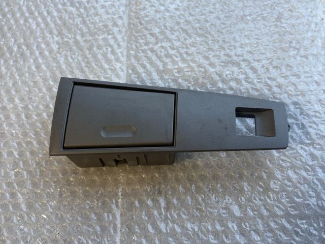 bontott BMW 7 Hátsó Hamutartó