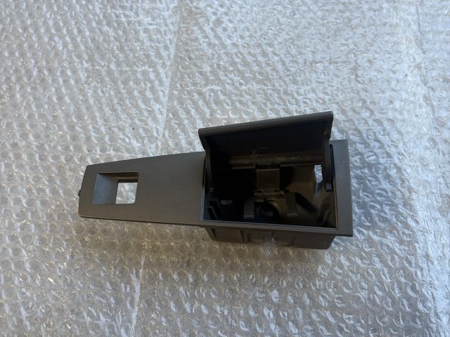 bontott BMW 7 Hátsó Hamutartó