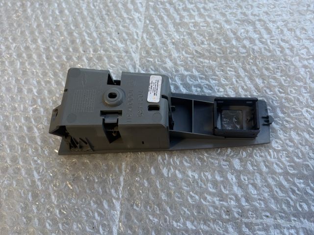 bontott BMW 7 Hátsó Hamutartó