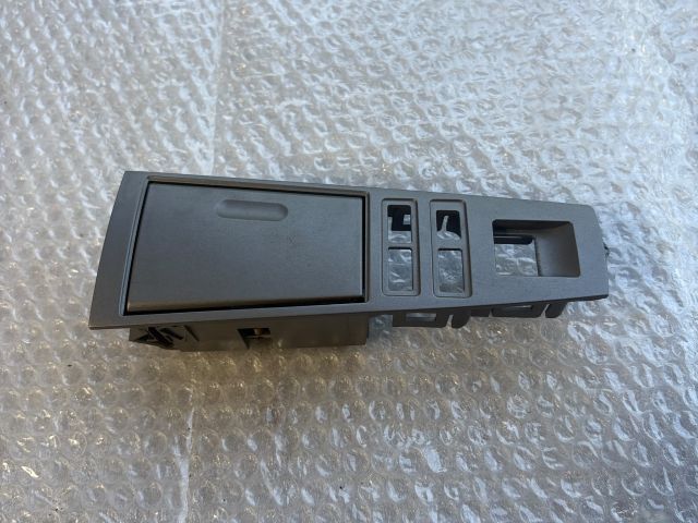 bontott BMW 7 Hátsó Hamutartó