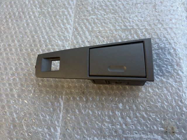 bontott BMW 7 Hátsó Hamutartó