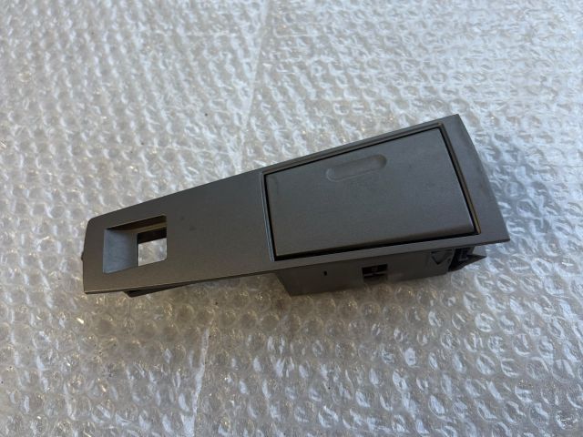 bontott BMW 7 Hátsó Hamutartó