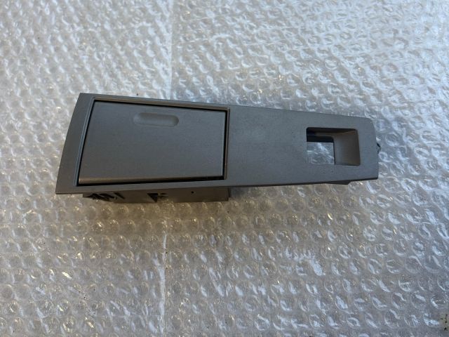 bontott BMW 7 Hátsó Hamutartó