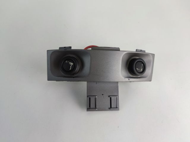 bontott BMW 7 Hátsó Szivargyújtó Aljzat