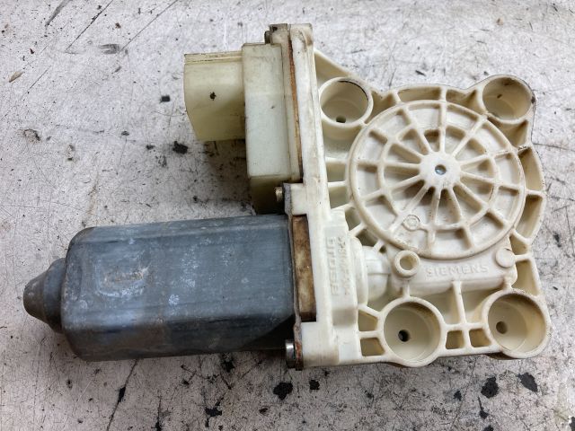 bontott BMW 7 Jobb első Ablakemelő Motor