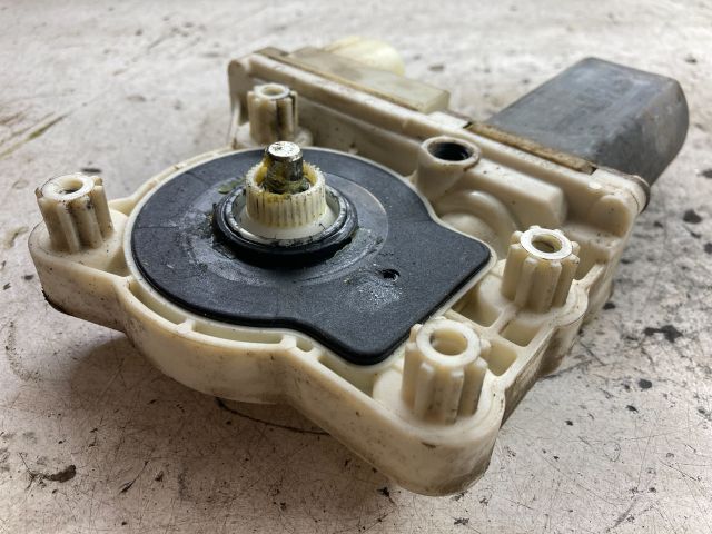 bontott BMW 7 Jobb első Ablakemelő Motor