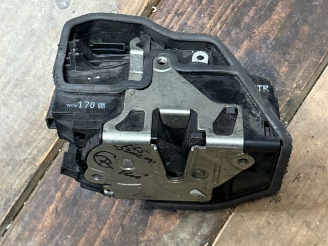 bontott BMW 7 Jobb első Ajtózár