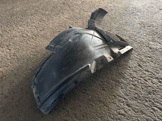 bontott BMW 7 Jobb első Első Dobbetét (Kerékjárati, Műanyag)