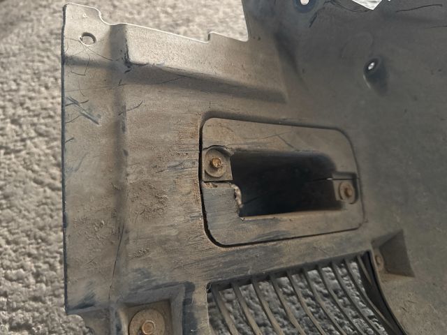 bontott BMW 7 Jobb első Első Dobbetét (Kerékjárati, Műanyag)