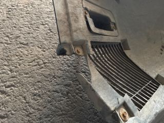 bontott BMW 7 Jobb első Első Dobbetét (Kerékjárati, Műanyag)