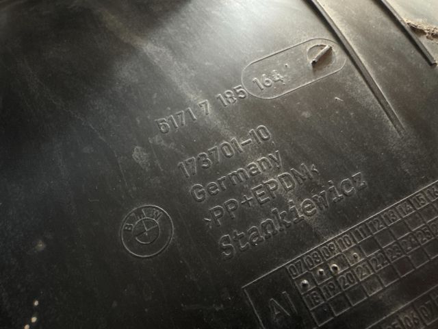 bontott BMW 7 Jobb első Első Dobbetét (Kerékjárati, Műanyag)