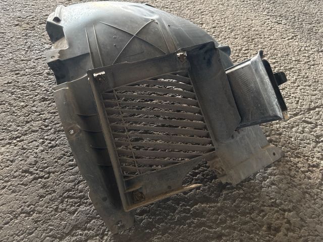 bontott BMW 7 Jobb első Első Dobbetét (Kerékjárati, Műanyag)