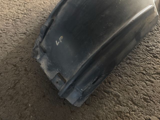 bontott BMW 7 Jobb első Első Dobbetét (Kerékjárati, Műanyag)