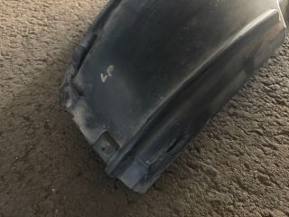 bontott BMW 7 Jobb első Első Dobbetét (Kerékjárati, Műanyag)