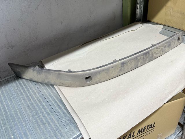 bontott BMW 7 Jobb első Lökhárító Díszléc