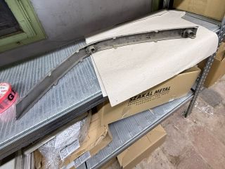 bontott BMW 7 Jobb első Lökhárító Díszléc