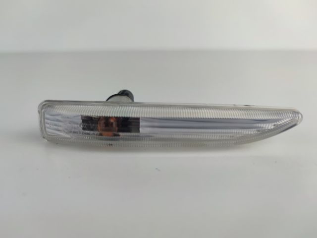 bontott BMW 7 Jobb első Sárvédő Irányjelző