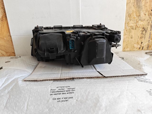 bontott BMW 7 Jobb Fényszóró