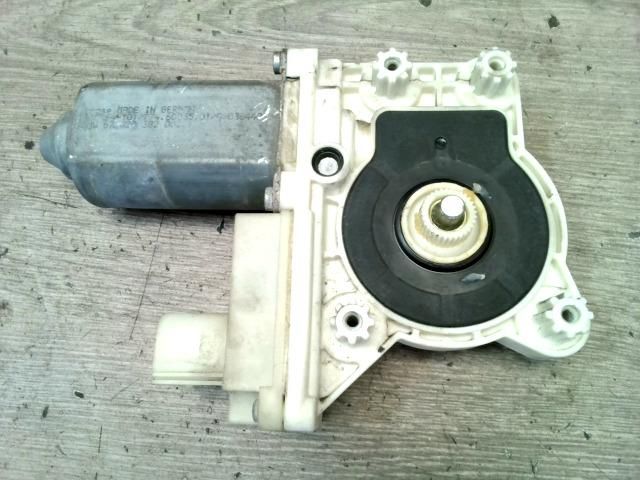 bontott BMW 7 Jobb hátsó Ablakemelő Motor