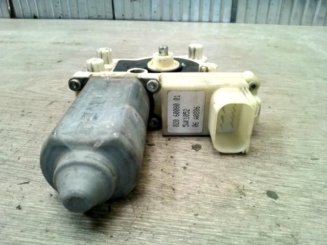 bontott BMW 7 Jobb hátsó Ablakemelő Motor