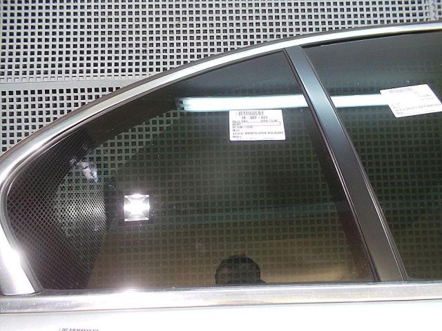 bontott BMW 7 Jobb hátsó Fixüveg (Ajtóban)