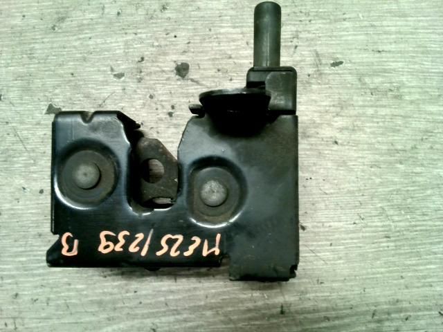 bontott BMW 7 Jobb Motorháztető Zárszerkezet