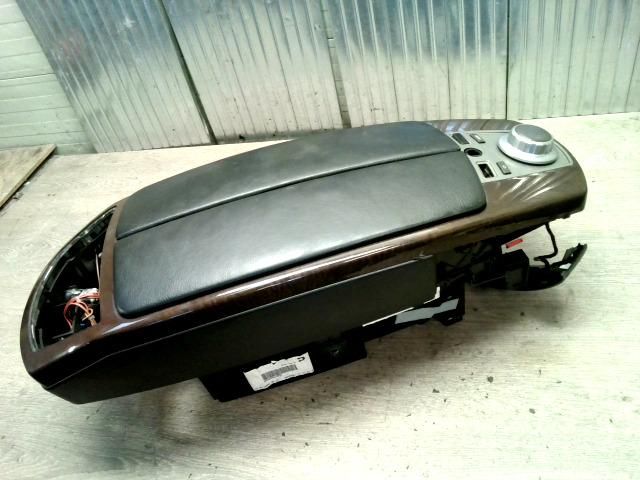 bontott BMW 7 Könyöklő