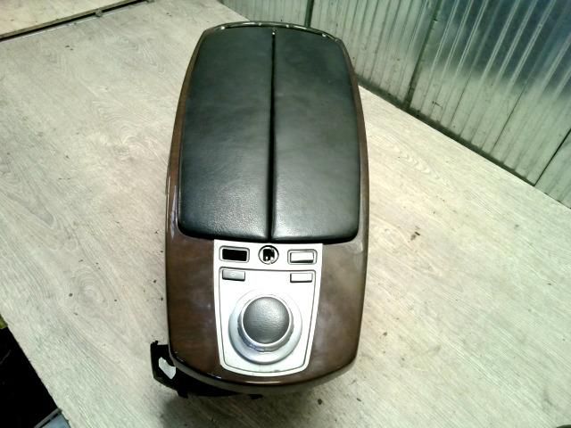 bontott BMW 7 Könyöklő