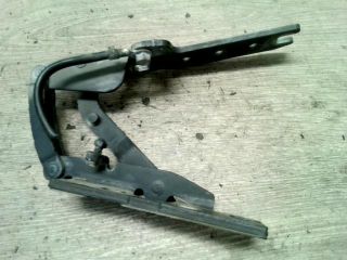 bontott BMW 7 Motorháztető Jobb Zsanér