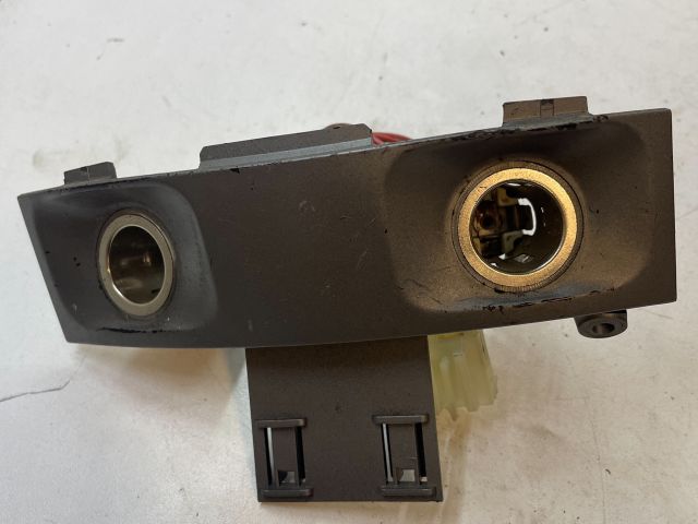 bontott BMW 7 Szivargyújtó Aljzat