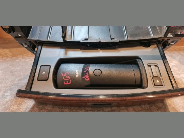 bontott BMW 7 Vezeték Nélküli Telefontöltő