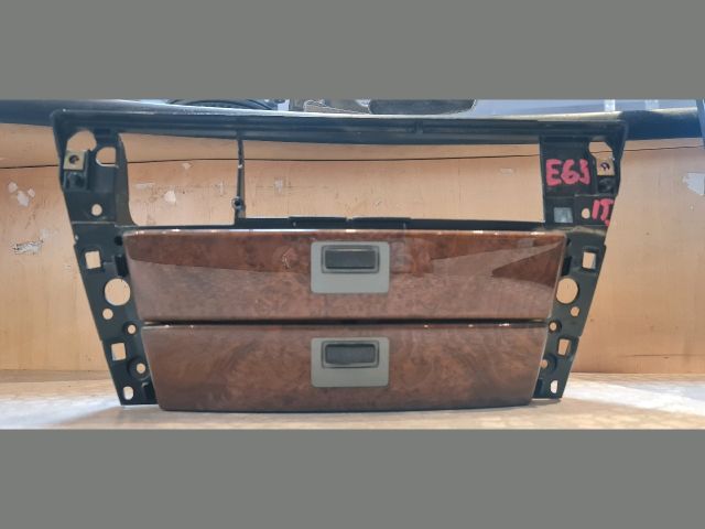 bontott BMW 7 Vezeték Nélküli Telefontöltő