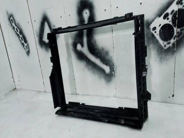 bontott BMW 7 Vízhűtő Radiátor Tartó