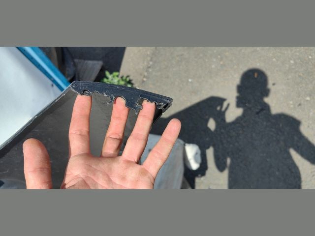 bontott BMW 8 Első Lökhárító (Üresen)