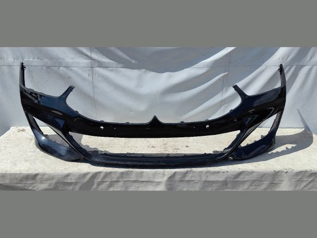 bontott BMW 8 Első Lökhárító (Üresen)