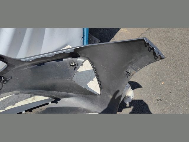 bontott BMW 8 Első Lökhárító (Üresen)