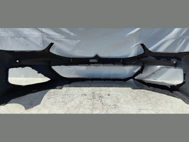 bontott BMW 8 Első Lökhárító (Üresen)