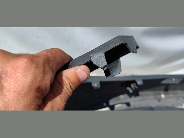 bontott BMW 8 Első Lökhárító (Üresen)