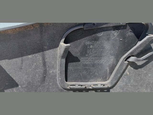 bontott BMW 8 Első Lökhárító (Üresen)