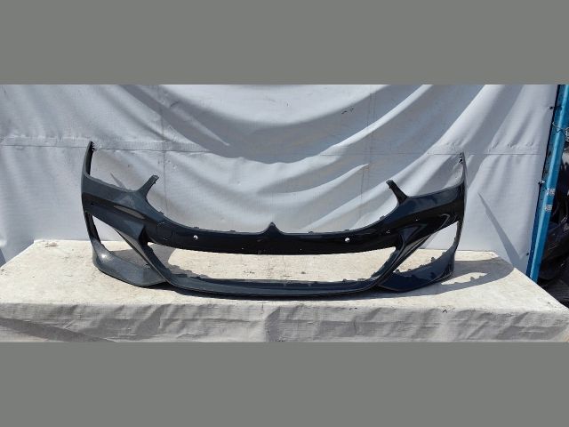 bontott BMW 8 Első Lökhárító (Üresen)