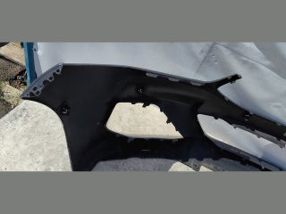 bontott BMW 8 Első Lökhárító (Üresen)