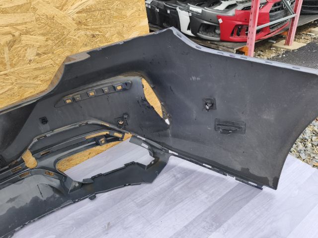 bontott BMW 8 Hátsó Lökhárító (Üresen)