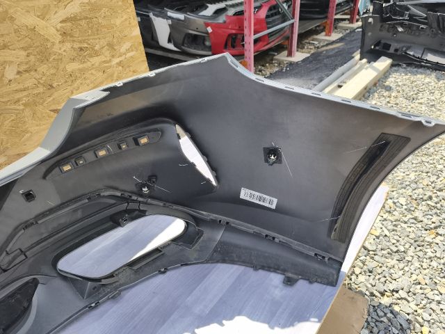 bontott BMW 8 Hátsó Lökhárító (Üresen)