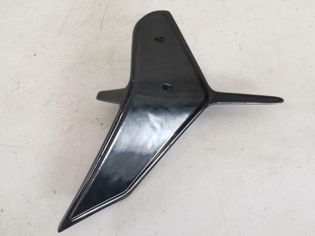 bontott BMW 8 Jobb hátsó Lökhárító Díszléc