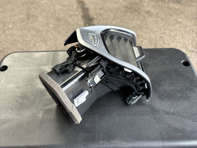 bontott BMW 8 Jobb Szellőző