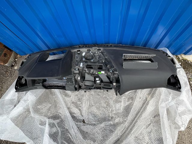 bontott BMW 8 Műszerfal Héj