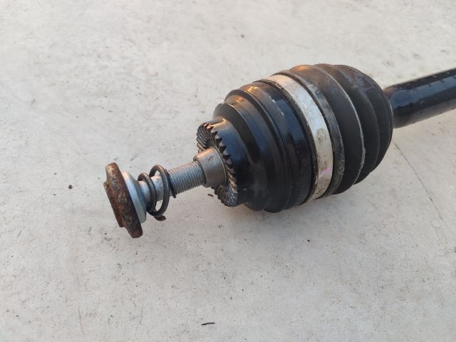 bontott BMW i3 Bal hátsó Féltengely